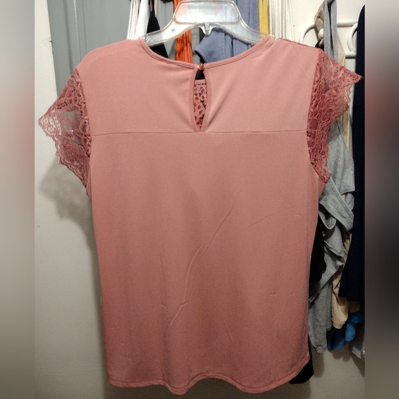 Soft pink colored top with a lacey edge, nvr worn - Picture 2 of 5